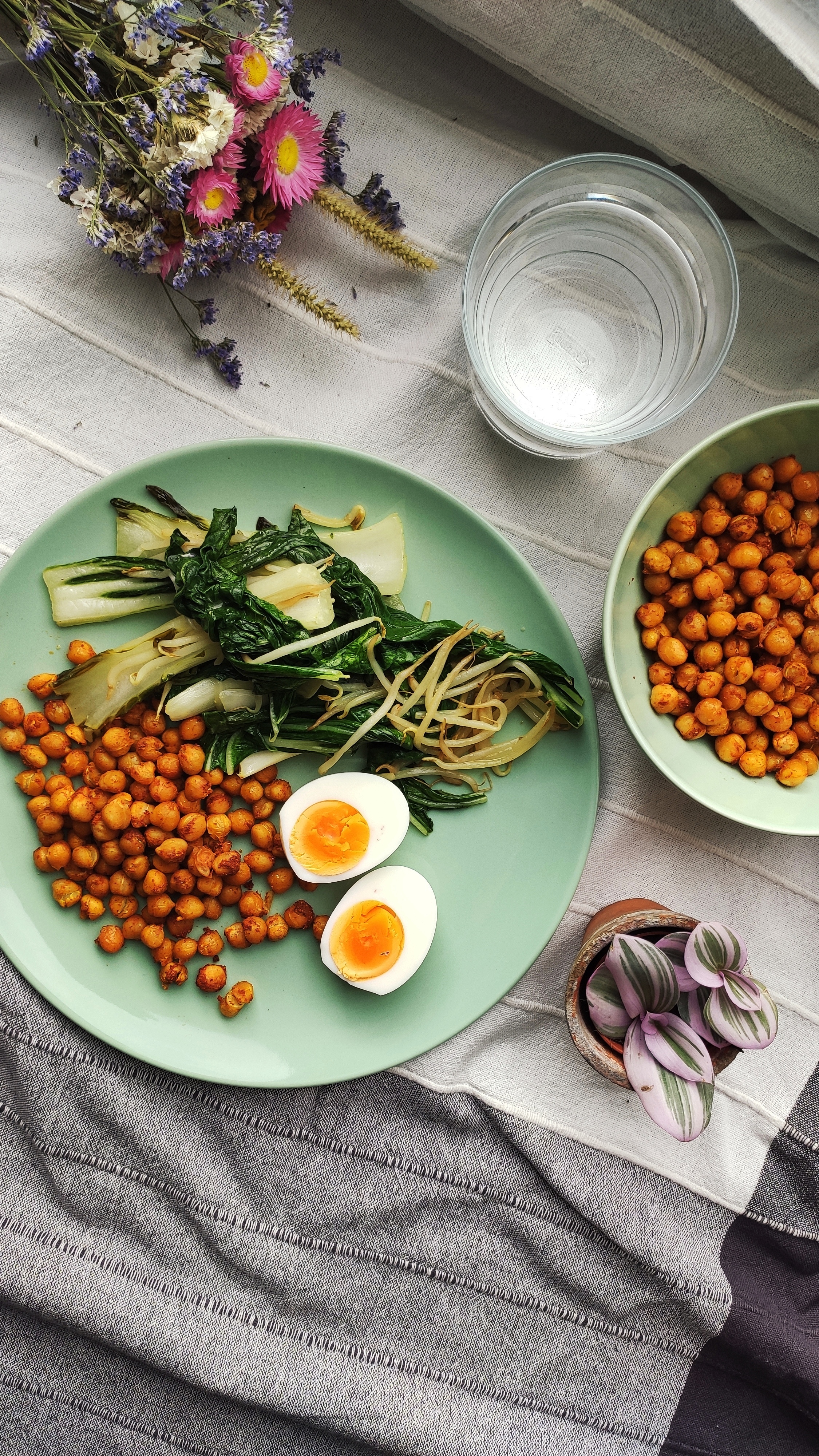 Spicy geroosterde kikkererwten met paksoi