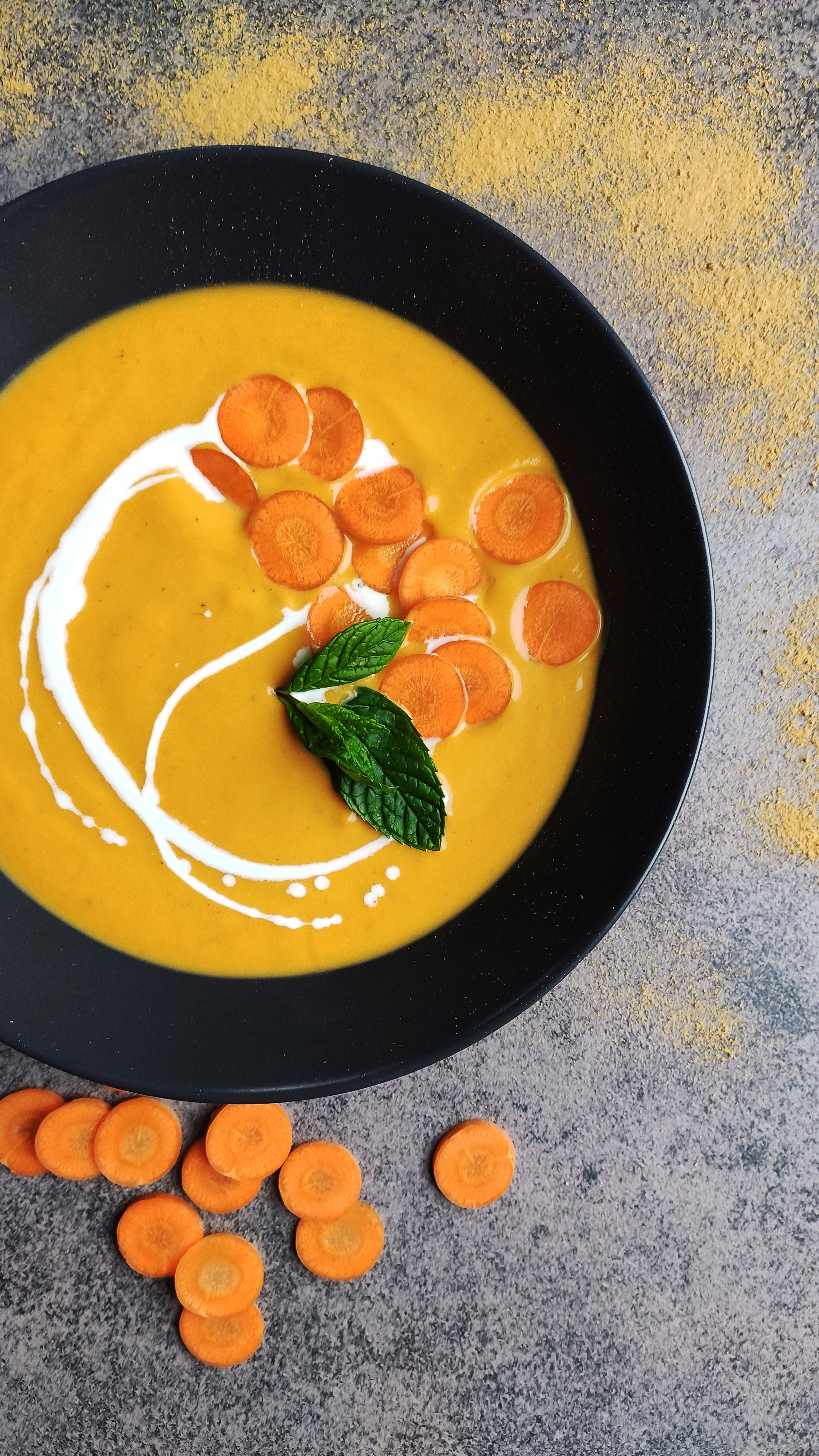 Wortel-kokos gembersoep