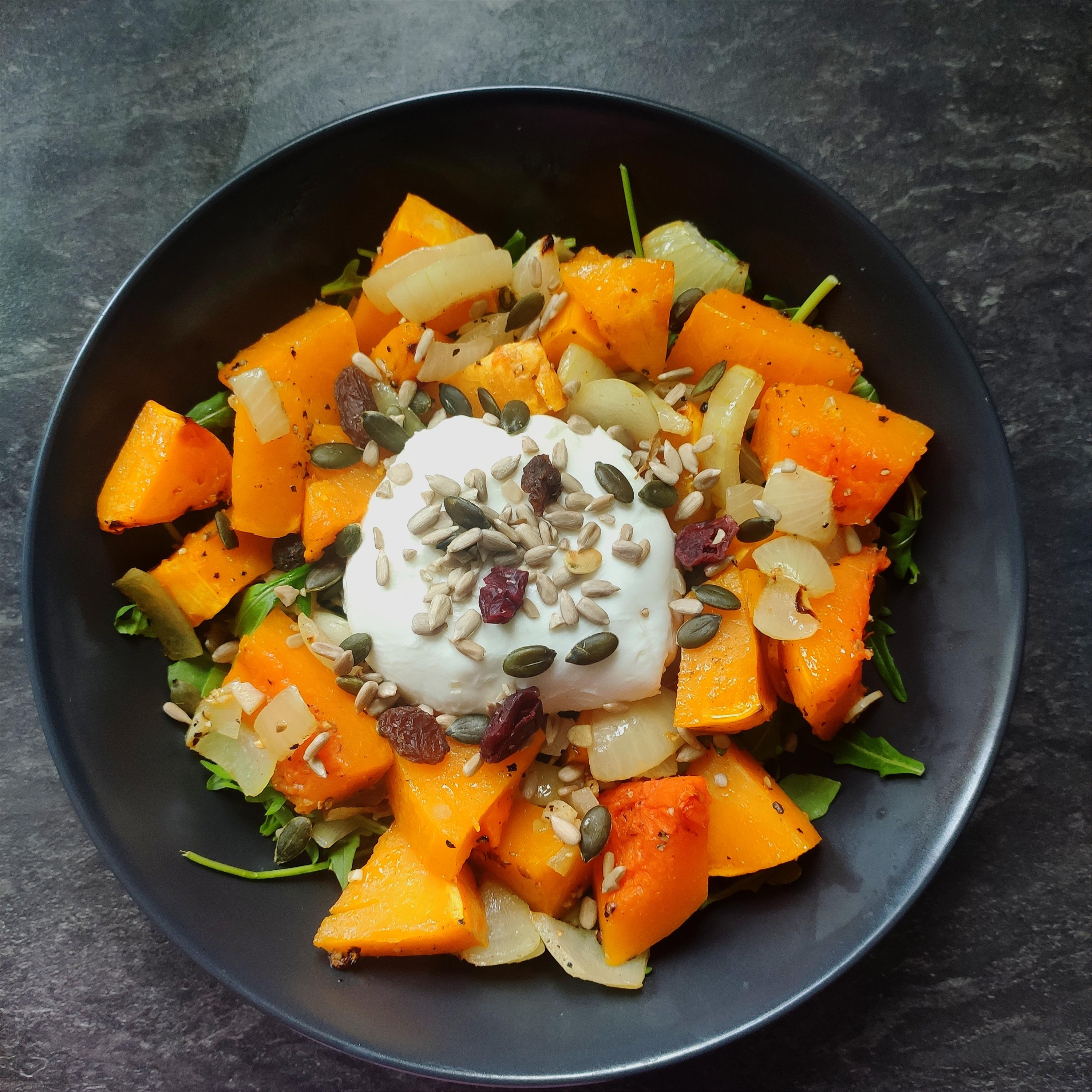 Hapklaaradvies - Lauwwarme pompoensalade met burrata en pittenmix